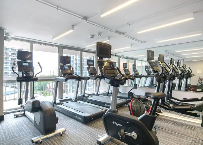 Gold Coast 2br W Gym Lounge 1 Block To L Chi-801